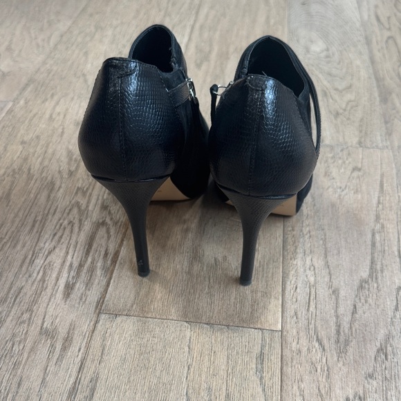 White House Black Market Addyson Black Suede High Heels Size 7 - Picture 4 of 9